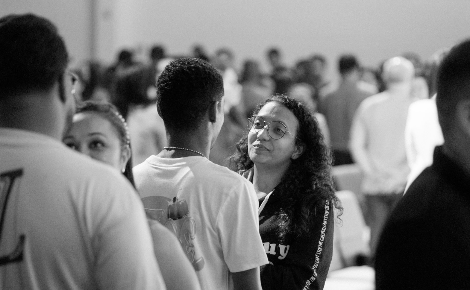 Casais em comunidade durante encontro do Burn Vow